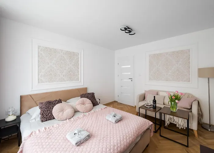 Best Central 2-Br Suite 200 M From Central Station With Parking On Site