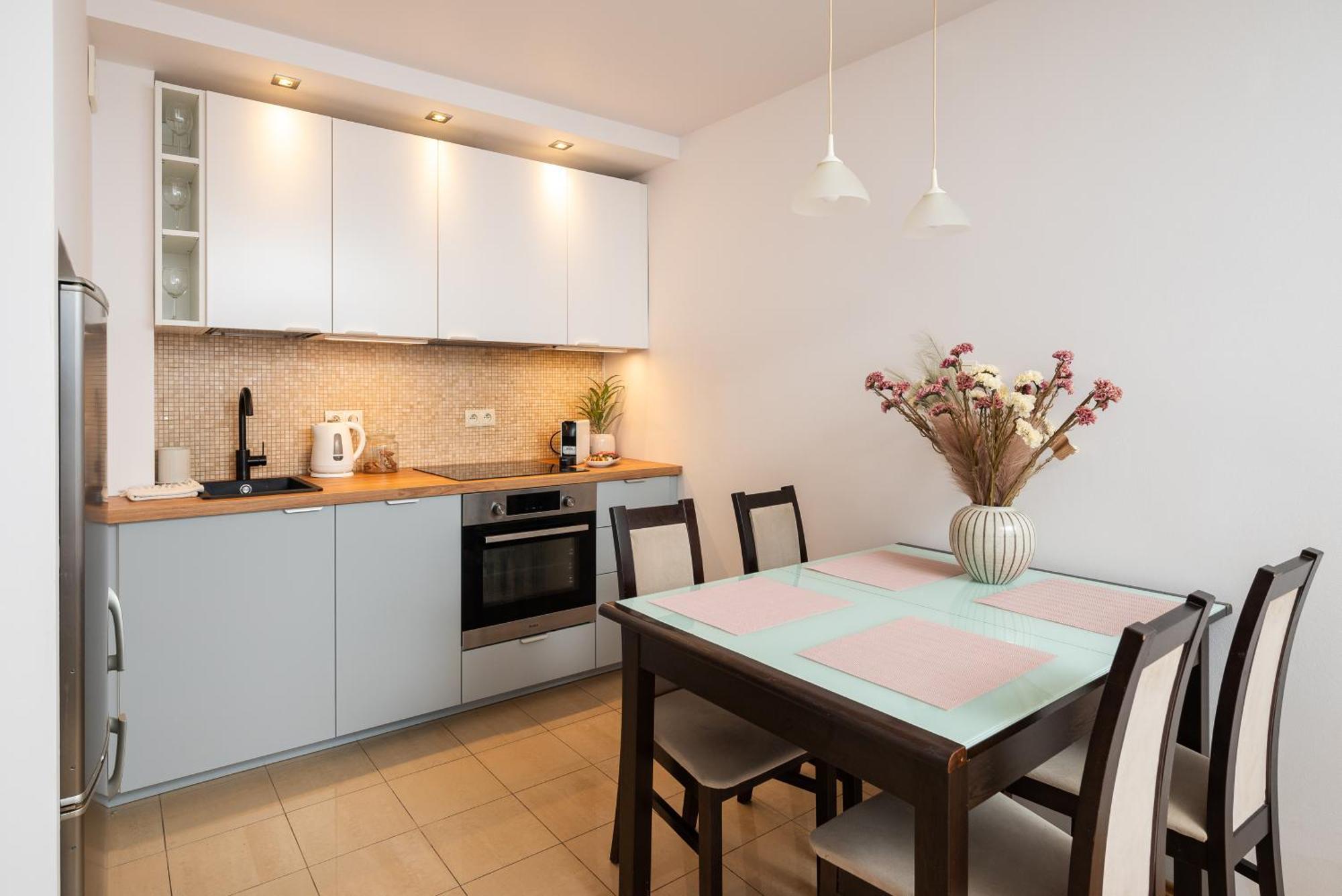Apartment 2-br 200 M From Station With Parking On Site Warsaw