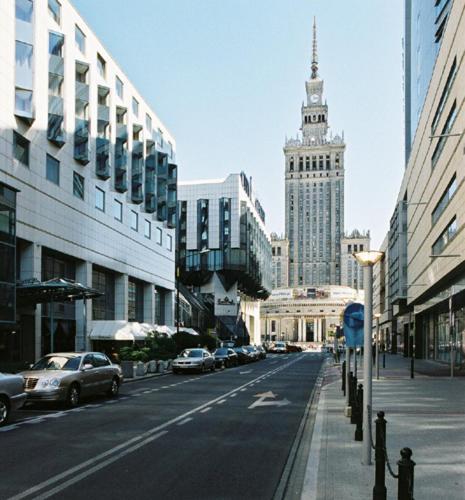 Apartment 2-br 200 M From Station With Parking On Site